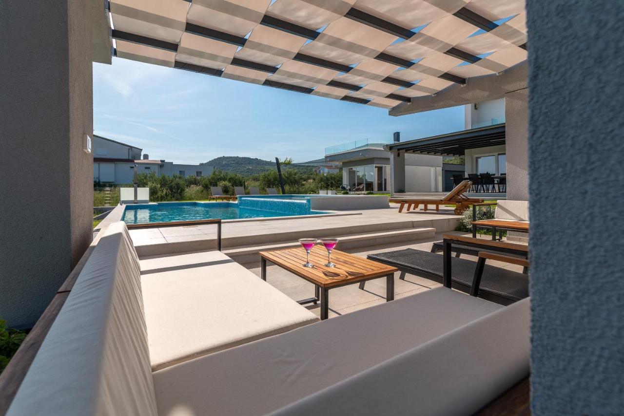 הוילה Kaštel Novi Vitis מראה חיצוני תמונה