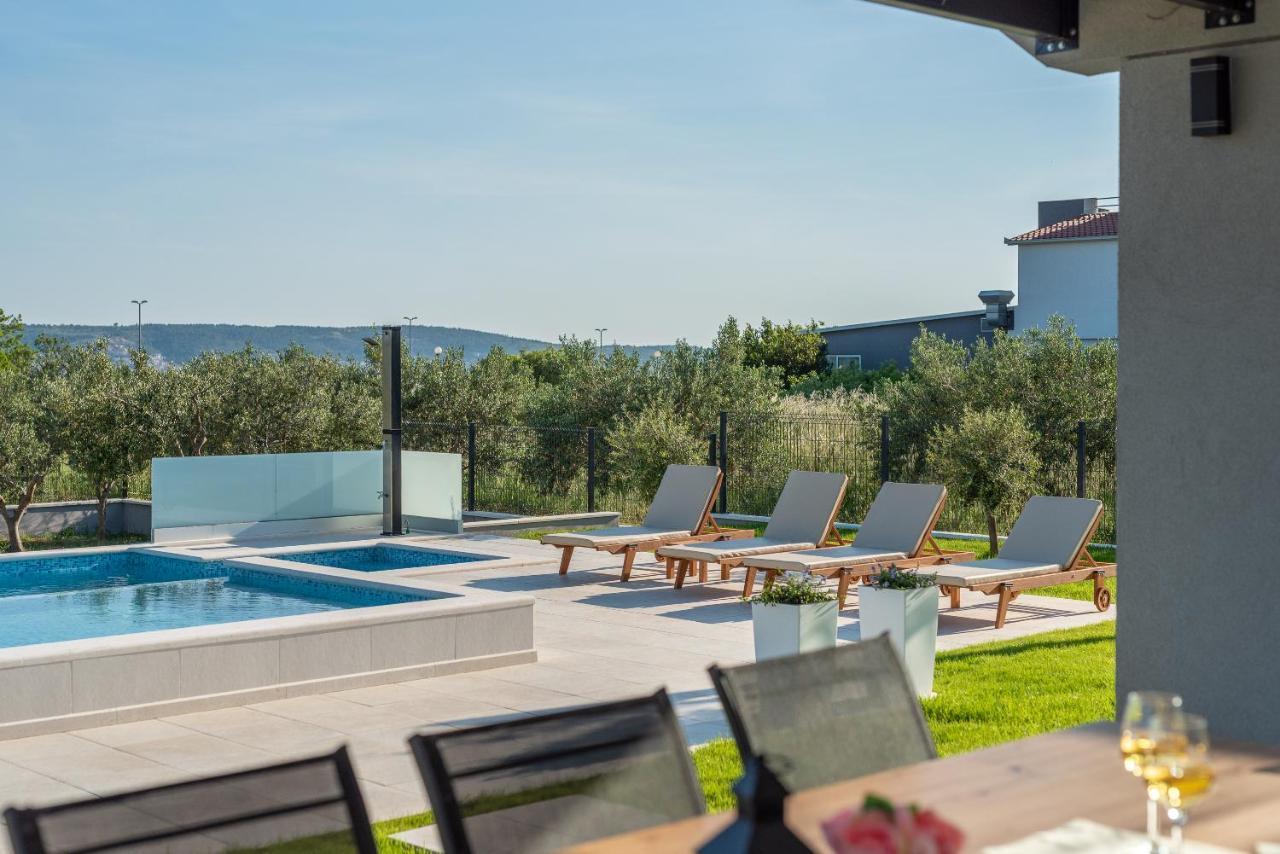 הוילה Kaštel Novi Vitis מראה חיצוני תמונה